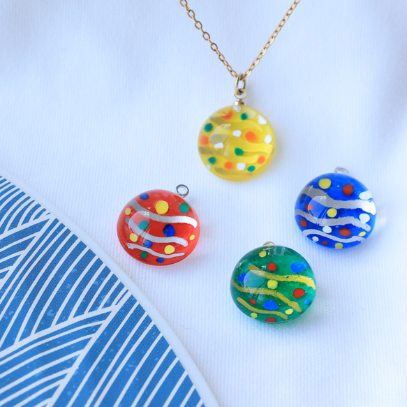 ガラスのアクセサリー 夏祭り ヨーヨー柄 世界に一つだけ 手描き 4