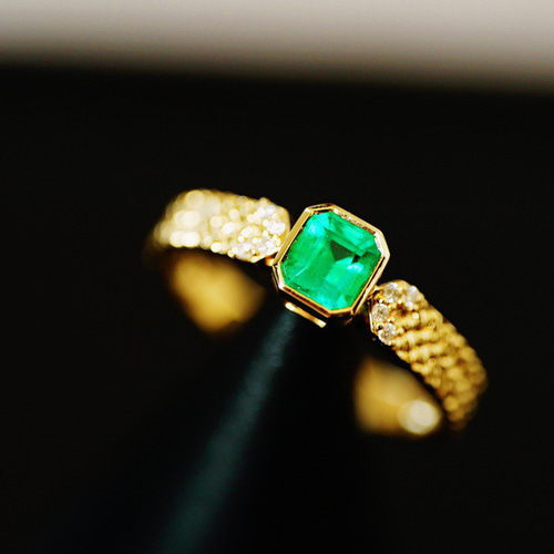 高級」K18 天然0.43ctエメラルド ダイヤモンド 春 並び無い 高貴 5月  