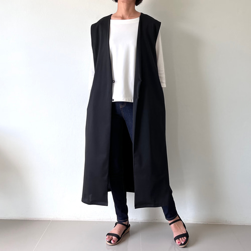 オールシーズン使える かっこいいロングジレ 黒 ポンチ素材 ストレッチ