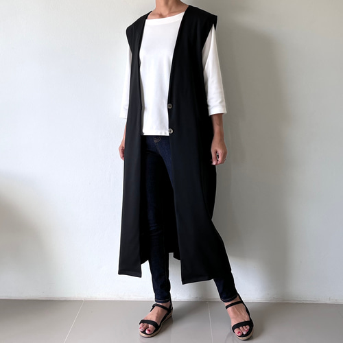 オールシーズン使える かっこいいロングジレ 黒 ポンチ素材 ストレッチ