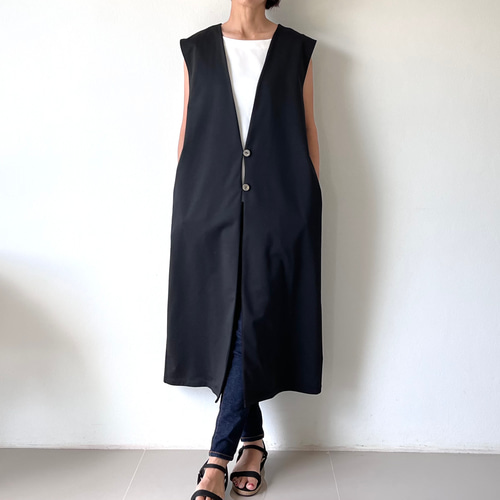 オールシーズン使える かっこいいロングジレ 黒 ポンチ素材 ストレッチ