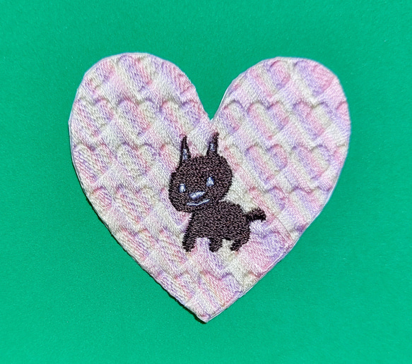 頷くハート 3色 パステル ワッペン アップリケ パッチ 刺繍 可愛い カワイイ かわいい ホームメイド オリジナル 8枚目の画像