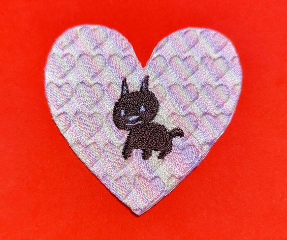 頷くハート 3色 パステル ワッペン アップリケ パッチ 刺繍 可愛い カワイイ かわいい ホームメイド オリジナル 1枚目の画像