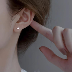 耳環 18K 金屬防過敏相容手術不鏽鋼 316L 十字銀金粉紅金簡約 第2張的照片