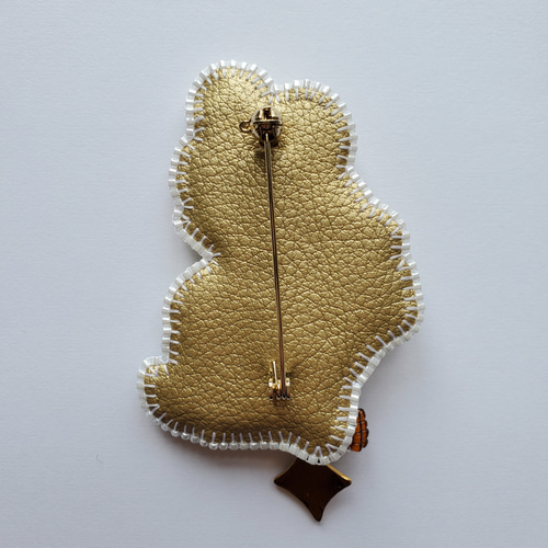 オーダー完成品 カエルの王様のビーズ刺繍ブローチ ブローチ まりねま