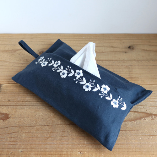 刺繍のティッシュカバー（エコティッシュ用・ホワイトフラワー