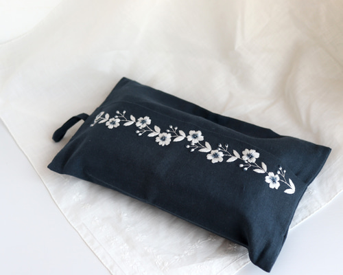 刺繍のティッシュカバー（エコティッシュ用・ホワイトフラワー