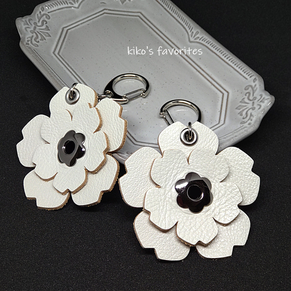『再販』本革✿白いお花のキーホルダー/革小物 3枚目の画像