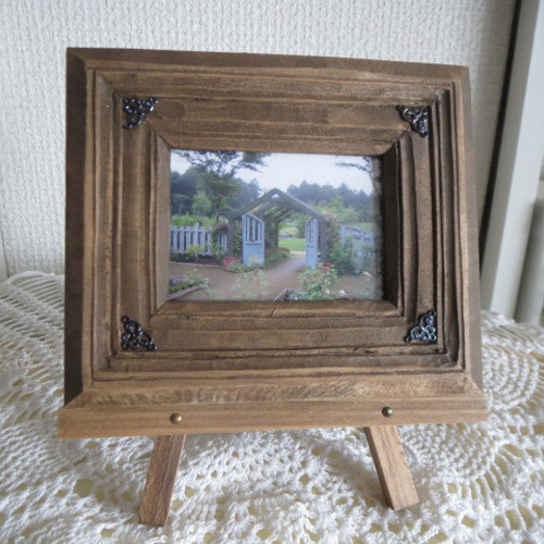 木彫りのミニフォトフレーム☆イーゼル付き6b☆材質榀の木サイズ約