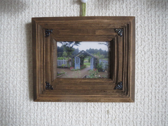 木彫りのミニフォトフレーム☆イーゼル付き6b☆材質榀の木サイズ約