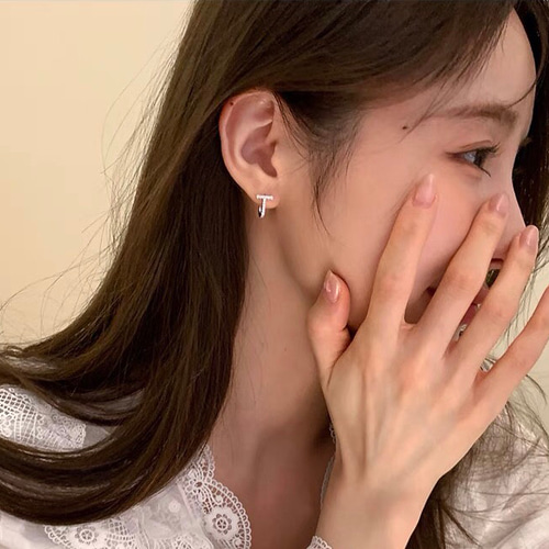 キャッチレス ピアス Tフープ キラキラ CZダイヤライン