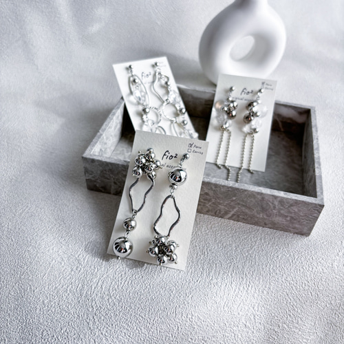 再販】シルバー クリア 氷 大ぶり アシンメトリー ピアス イヤリング