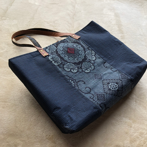 アンティーク大島紬のトートバッグ リバーシブル 青 A4サイズが