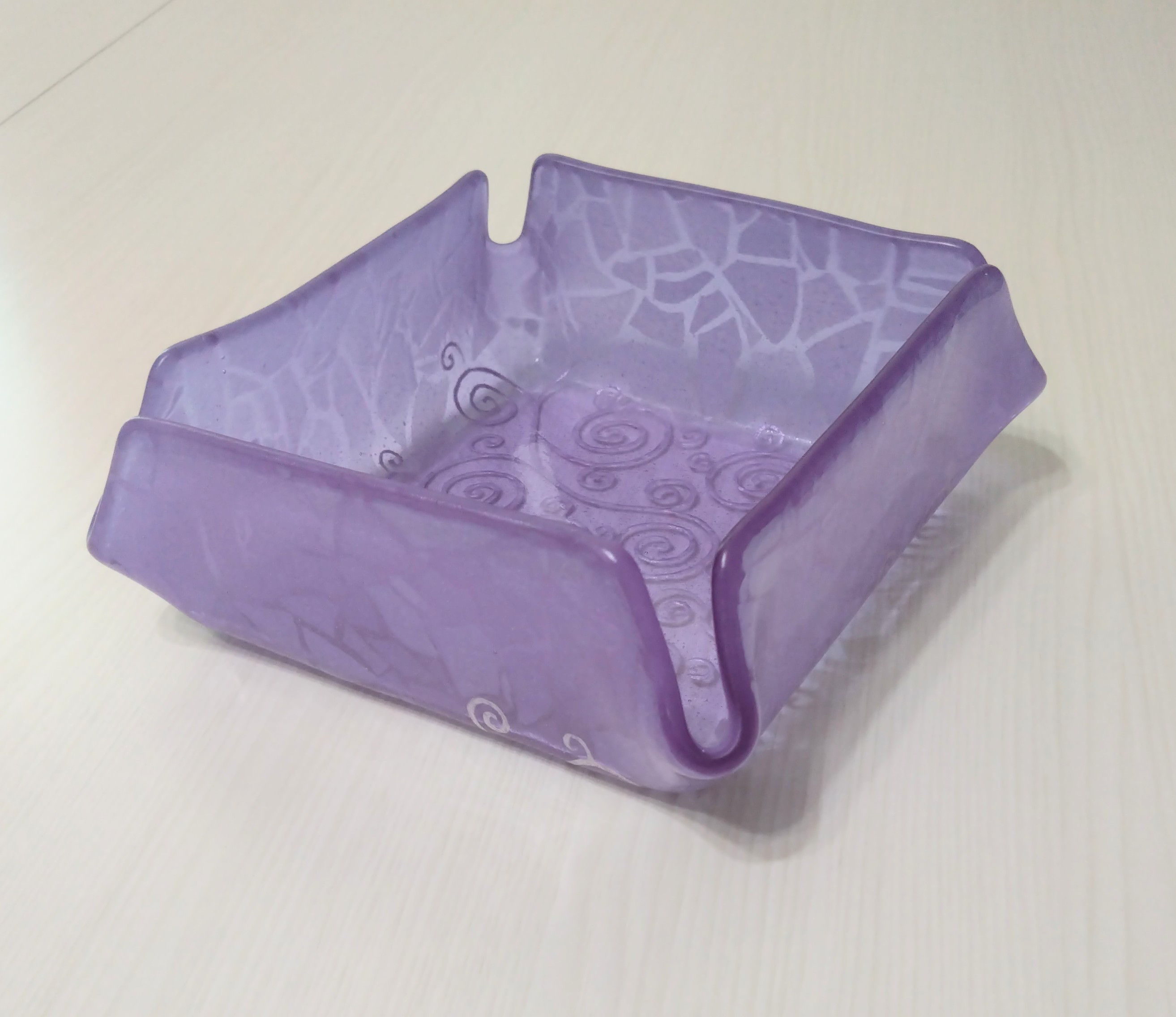 東京ドームテーブルウェアコンテスト入賞作品のシリーズ キューブ鉢　ネオラベンダー　16cm角