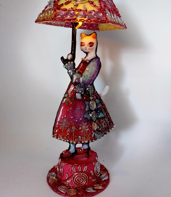 傘をさす猫ライトアップ(ピンクドレス) 1枚目の画像