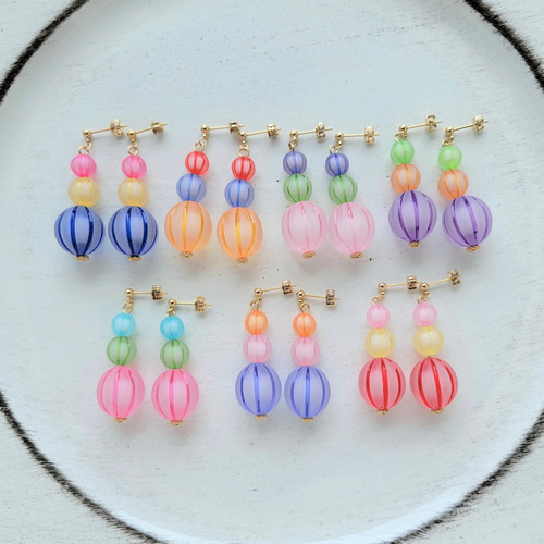 ころころ飴玉アクセサリー「赤・青・橙」選べる金具ピアス／イヤリング