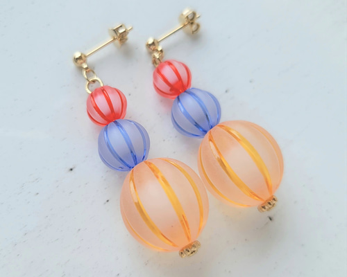 ころころ飴玉アクセサリー「赤・青・橙」選べる金具ピアス／イヤリング