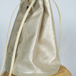 うさぎスカル（UR-1)、シャンパンゴールドの丸底巾着。 5枚目の画像
