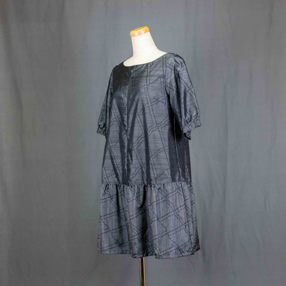 藍大島紬　格子　五分袖　パフスリーブ　チュニック 　着物リメイク　シルク　フリーサイズ 3枚目の画像