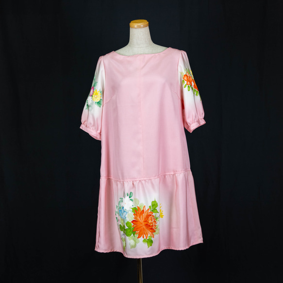 ちりめん花柄五分袖　パフスリーブ　チュニック 　ピンク　着物リメイク　シルク　反物　桔梗　菊　フリーサイズ 3枚目の画像