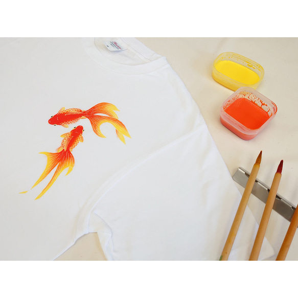 手描友禅染のTシャツ　金魚　受注制作 1枚目の画像