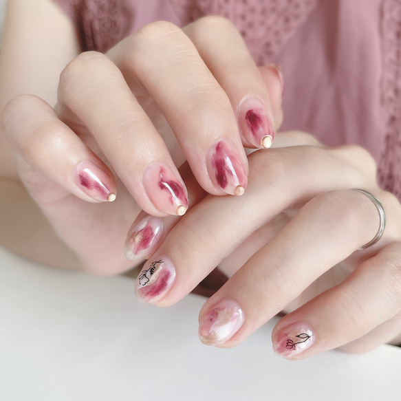 くすみベージュピンクオーロラクリアフラワーニュアンスネイル 韓国 成人式 冬 花 お花とくすみピンクの塗りかけネイル ネイルチップ（つけ爪） しろくま