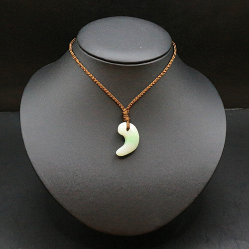 magatama-01 勾玉 ミャンマー産 翡翠 ネックレス・ペンダント magatama-01 勾玉 ミャンマー産 翡翠 ネックレス・ペンダント