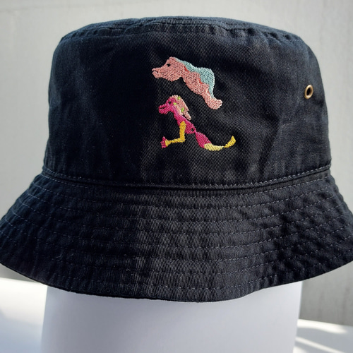 なになる生き物 刺繍 バケットハット ブラック 黒 面白い 生き物