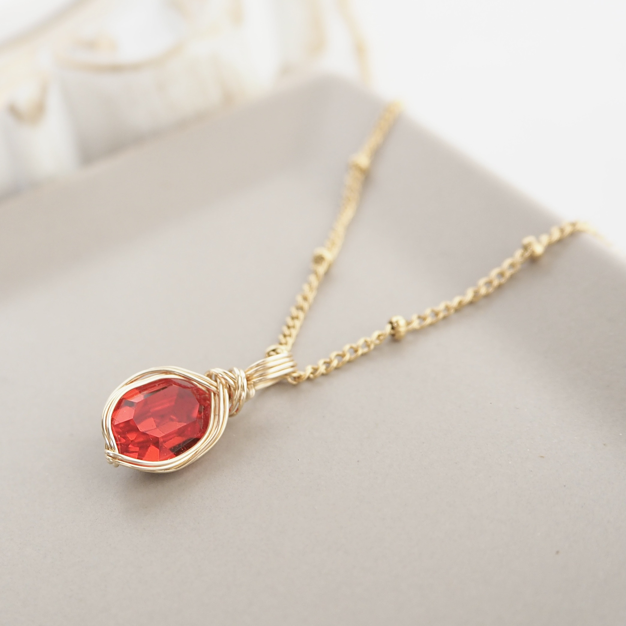 ヴィンテージ/グラスストーンのロングネックレス シャムルビーフカネ巻き ワイヤーラッピング サージカルステンレス 50㎝