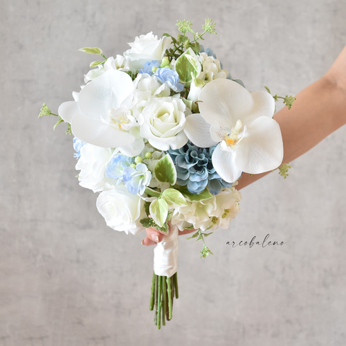 薔薇と胡蝶蘭のナチュラルブーケ&ブートニア♡ ブートニア付き】ライトブルーとホワイト＊胡蝶蘭とバラのブーケ
