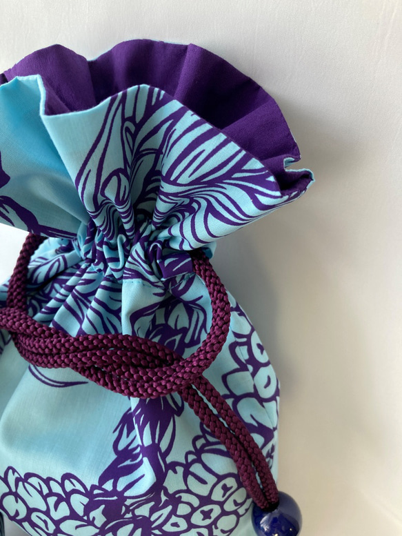 【袋ポーチ M/L】ハワイ：美しいハワイの神聖なレイの模様のとても使いやすいオススメ袋ポーチです (ブルー） 5枚目の画像