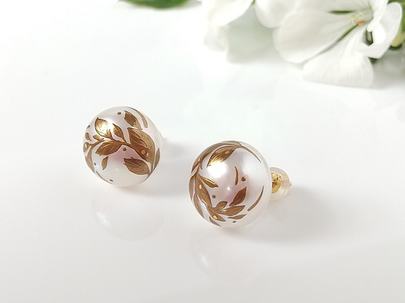 蒔絵パールピアス / 風と木の葉 / maki-e pearl earrings / leaves 4枚目の画像