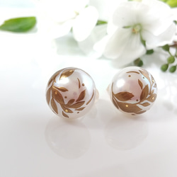 蒔絵パールピアス / 風と木の葉 / maki-e pearl earrings / leaves 2枚目の画像