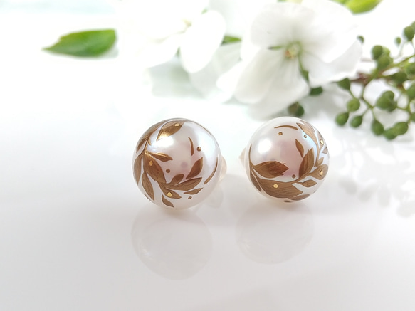 蒔絵パールピアス / 風と木の葉 / maki-e pearl earrings / leaves 2枚目の画像