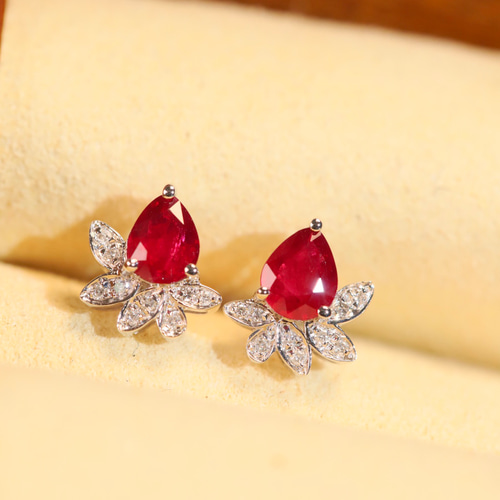 天然ダイヤモンド付きルビーピアスk18