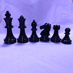 ＥＪＯ様専用【レジン製チェスの駒】ブラック（漆黒）１セット 1枚目の画像