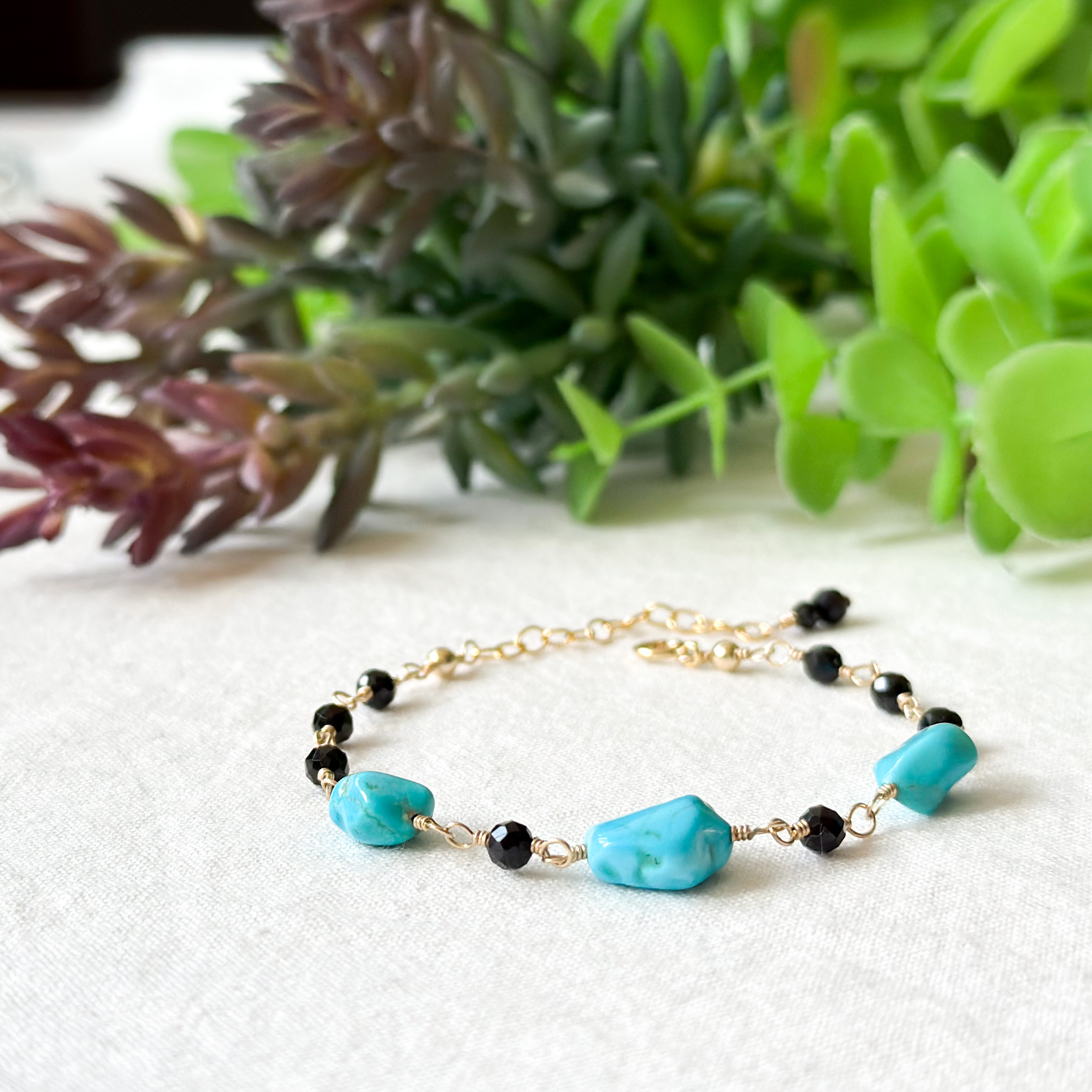 14kgf*アリゾナターコイズとブラックスピネルのブレスレット／天然石