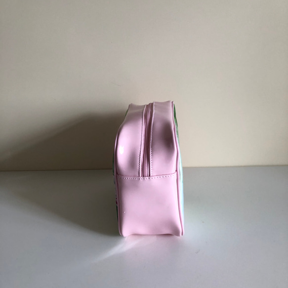 【受注生産】「ピンクの薔薇と緑のアンティークガラス」　カメラand化粧ポーチ（大）イタリアンビニル仕上げと革仕上げ 12枚目の画像
