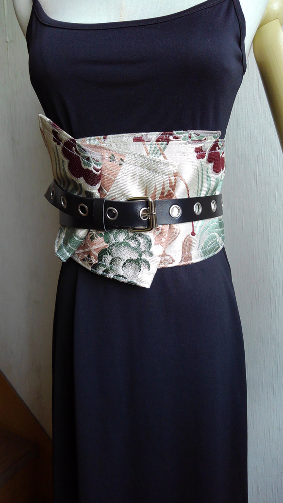 着物リメイク　コルセット　レースアップ　ビスチェ　高級着物帯使用 着物リメイク コルセット レースアップ ビスチェ 高級着物帯使用