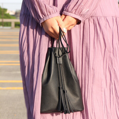 売り尽くし】本革 牛革ミニ巾着 可愛い ショルダーバッグ ブラック