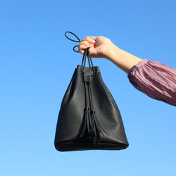 売り尽くし】本革 牛革ミニ巾着 可愛い ショルダーバッグ ブラック