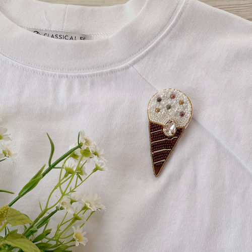 ビーズ刺繍ブローチ【アイスクリーム/チョコチップバニラ