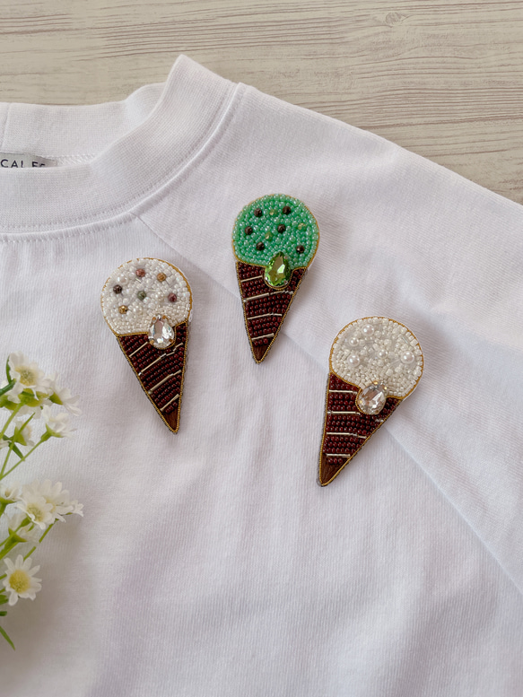 ビーズ刺繍ブローチ【アイスクリーム/チョコチップバニラ】 6枚目の画像