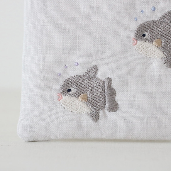 海のマンボウ　刺繍ミニポーチ 2枚目の画像