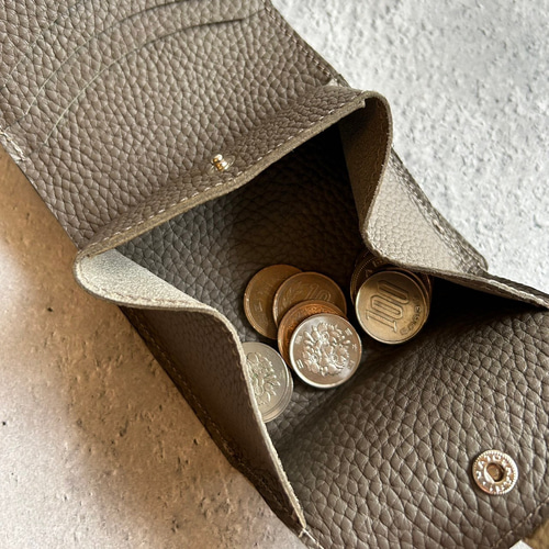 グレージュ 二つ折り財布 ユニセックス ウォレット | 財布 | ベストセラー | オンラインストア | IL