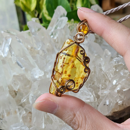 ☆アンバー・琥珀☆ワイヤーネックレス・ワイヤーマクラメネックレス