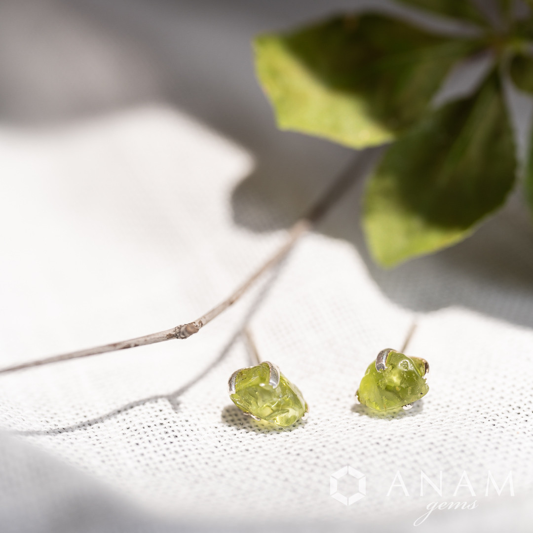 【8月誕生石】ペリドット ラフロック ピアス SV925★ANAM gems
