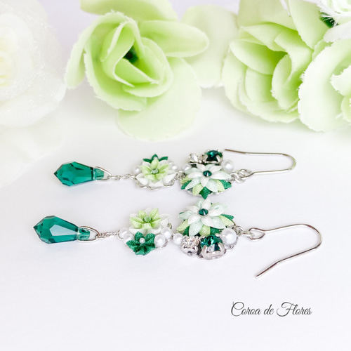 つまみ細工のゆれるピアス/イヤリング(エメラルド) 正絹羽二重 シルク