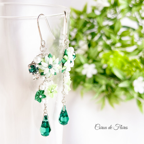 つまみ細工のゆれるピアス/イヤリング(エメラルド) 正絹羽二重 シルク