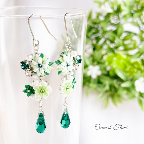 SWAROVSKI ライトグリーンエメラルドカットピアス 美品 未使用 マジェスティックグリーン 6mm 貴和クリスタルの一粒ピアス アレルギー